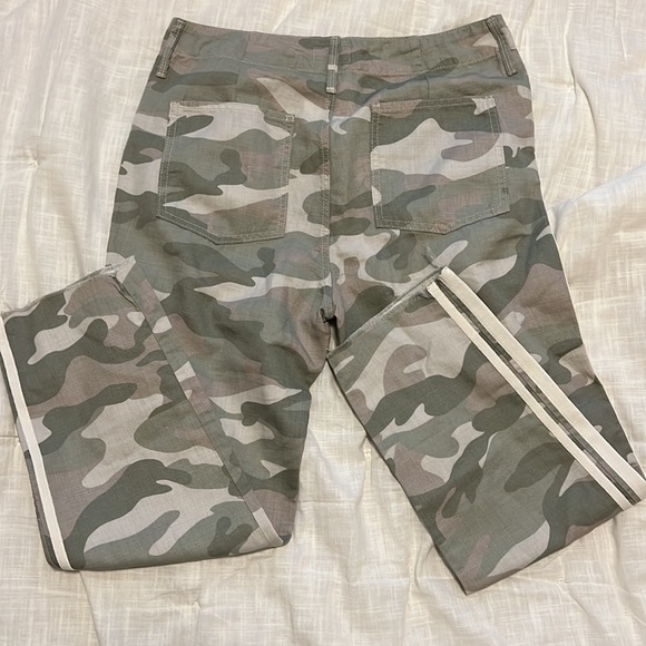 MOTHER The Shaker Chop Crop Fray in Desert Print - Picture 4 of 4